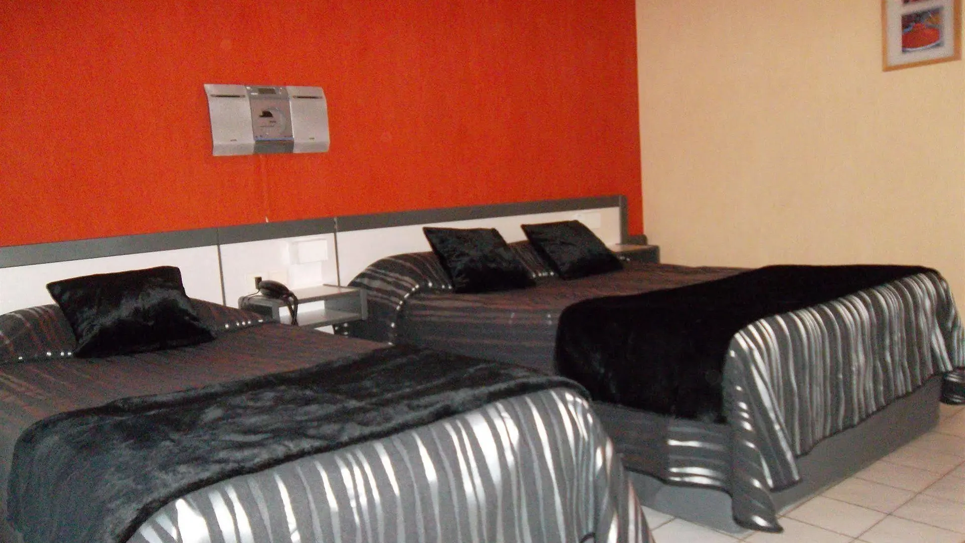 Le Medicis Hotel Roussillon