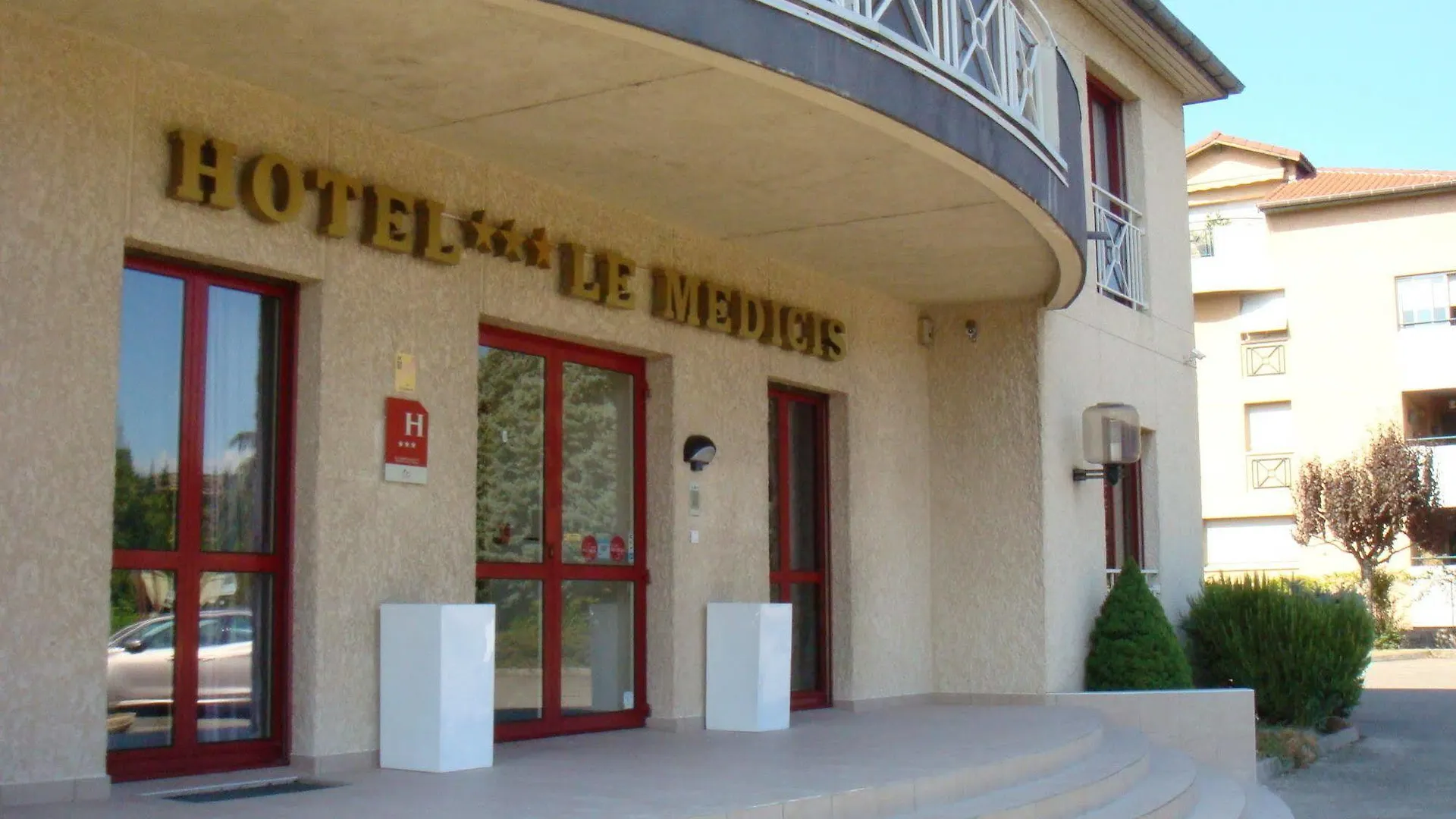 Le Medicis location