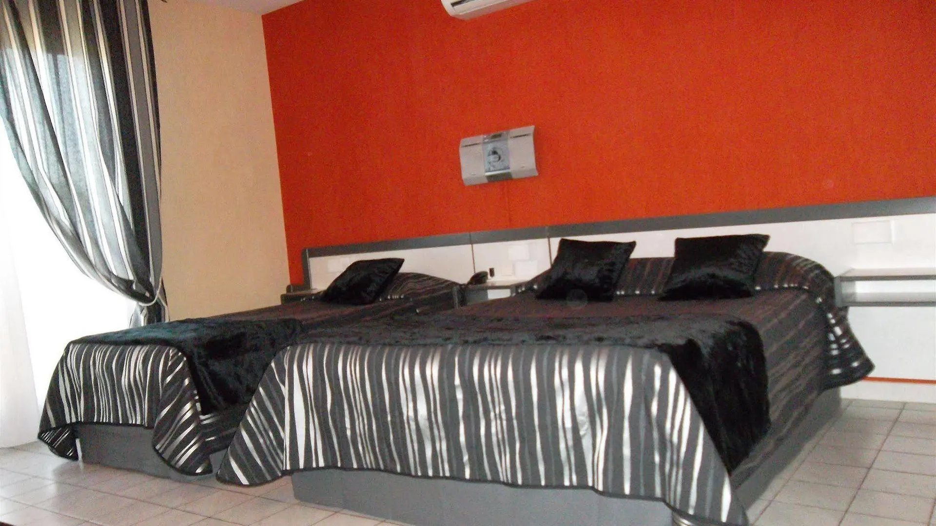 Le Medicis Hotel Roussillon   Roussillon (Isere)